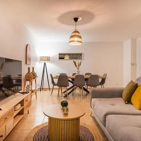 Le Pommery With Private Parking Apartment