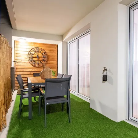 Apartment Le Pommery With Private Parking