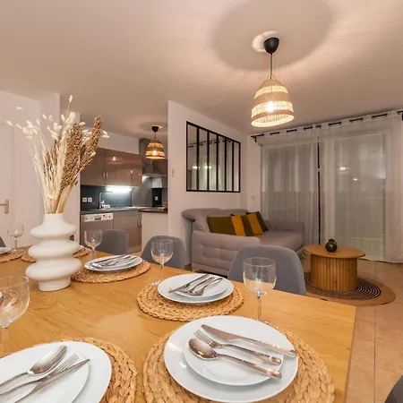 Le Pommery With Private Parking Apartment