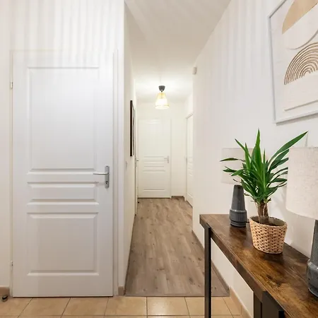 Le Pommery With Private Parking Apartment