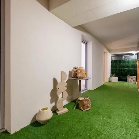 Le Pommery With Private Parking Apartment