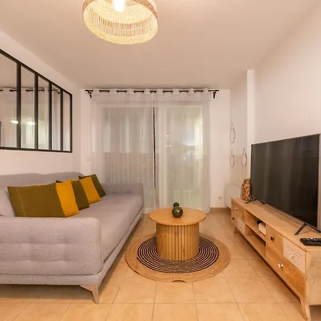 Le Pommery With Private Parking *