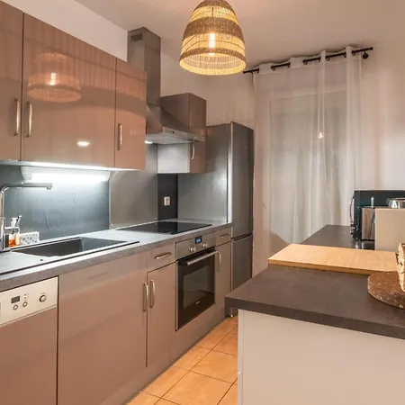 Le Pommery With Private Parking *