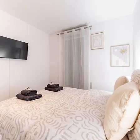 Apartment Le Pommery With Private Parking