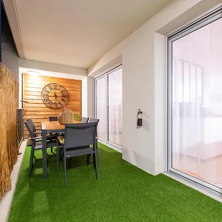 Le Pommery With Private Parking Apartment *