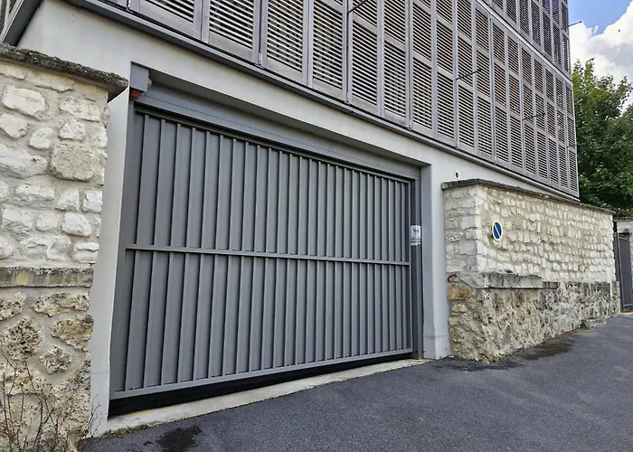 Le Pommery With Private Parking *