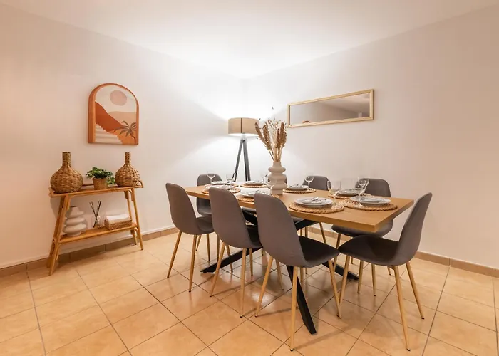 Le Pommery With Private Parking *