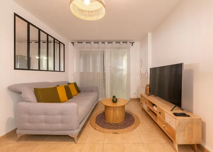 Le Pommery With Private Parking *