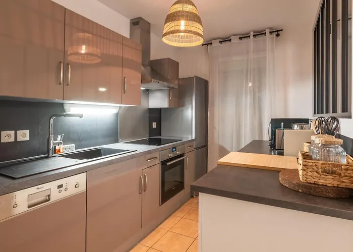 Le Pommery With Private Parking *