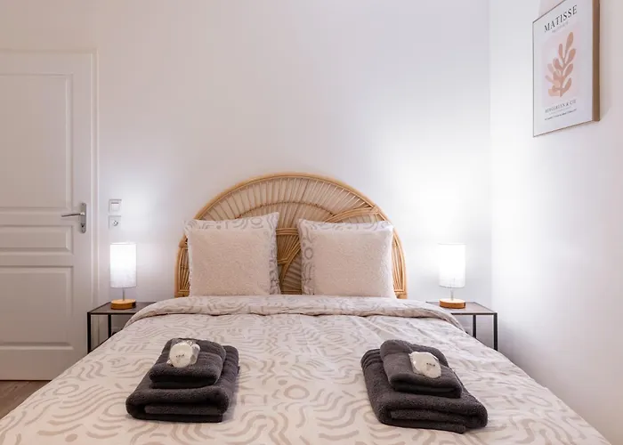 Le Pommery With Private Parking