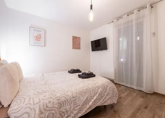 Le Pommery With Private Parking Appartement