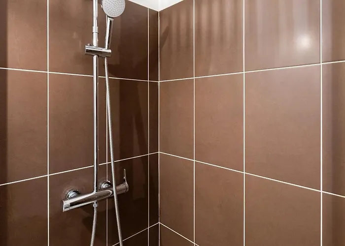 Le Pommery With Private Parking *